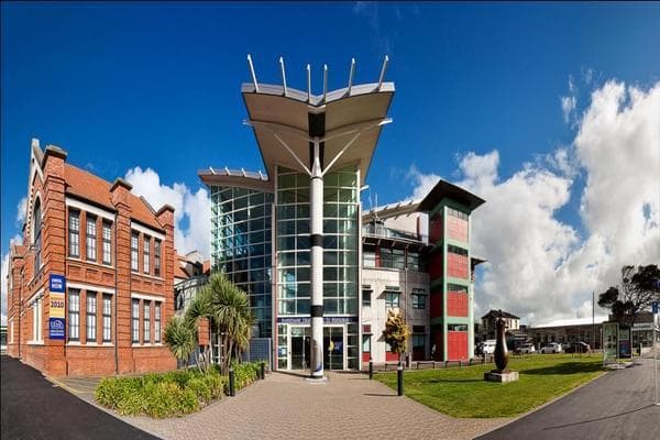 UCOL (Universal College of Learning)